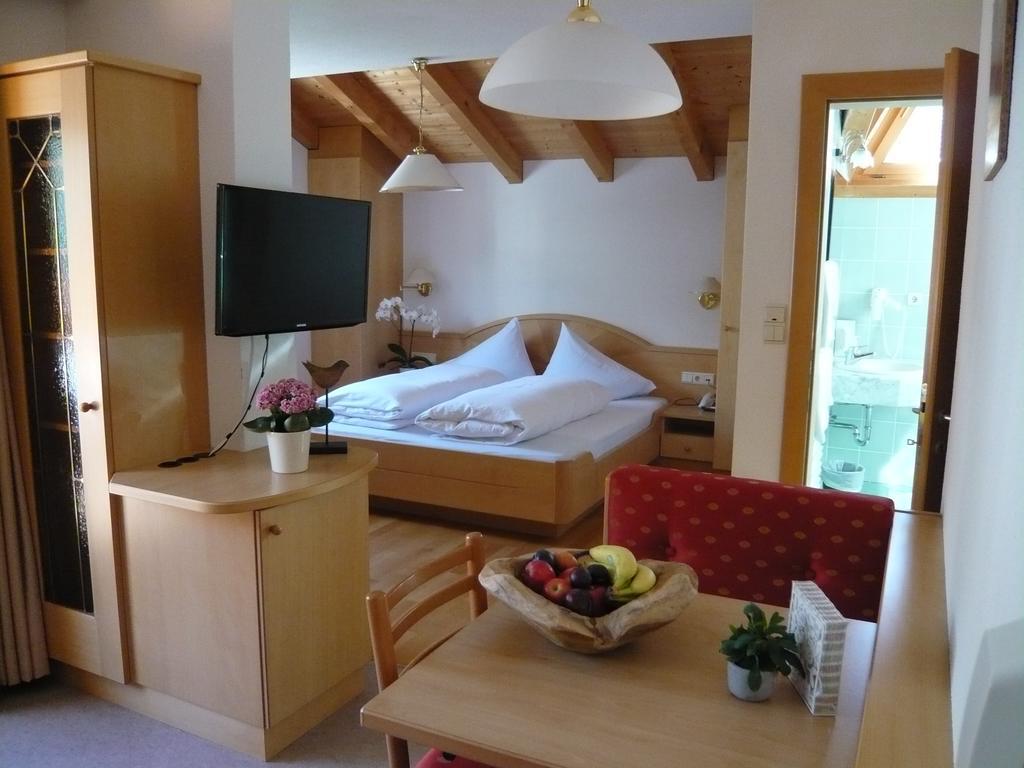 One-Bedroom Apartment (2 Adults),393168378:JPEG