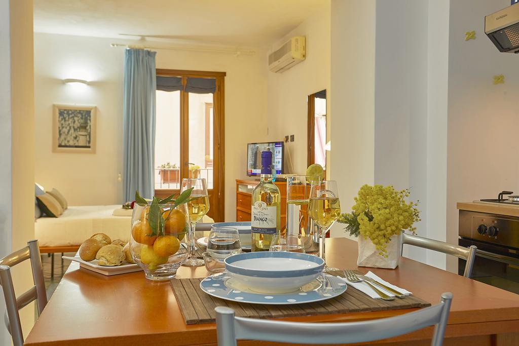 One-Bedroom Apartment,823099052:JPEG