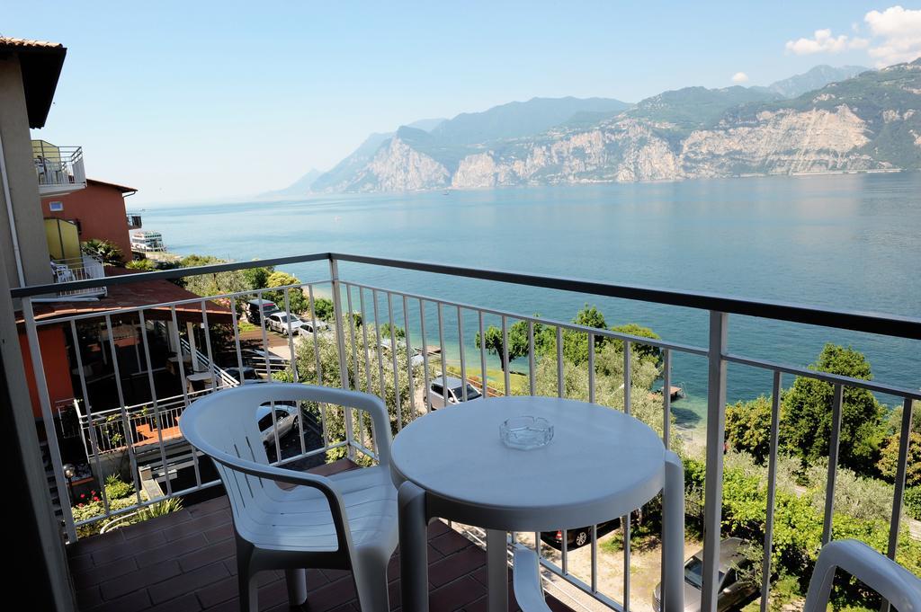 Double or Twin Room with Lake View,663474732:JPEG
