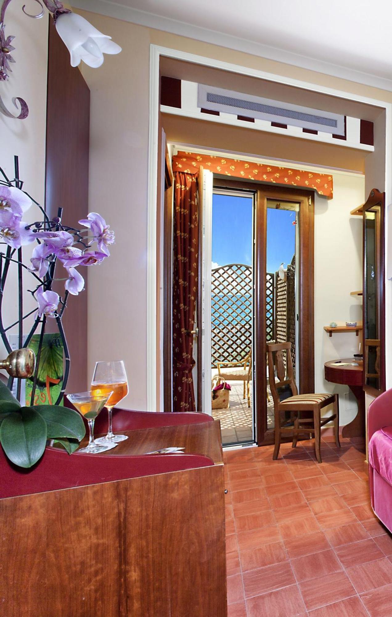 Single Room with Sea View,1215899932:JPEG