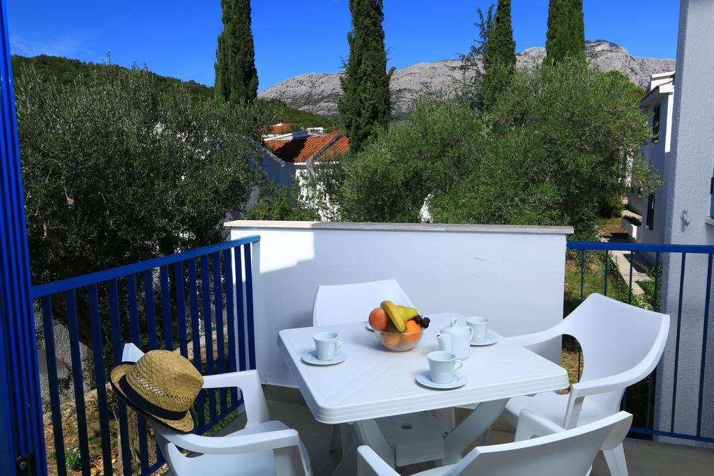 One-Bedroom Apartment with Balcony
