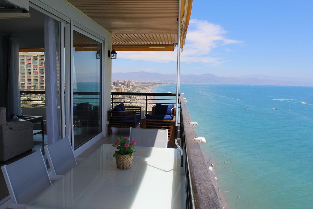 Deluxe Three-Bedroom Apartment with Frontal Sea Views,421546170:JPEG
