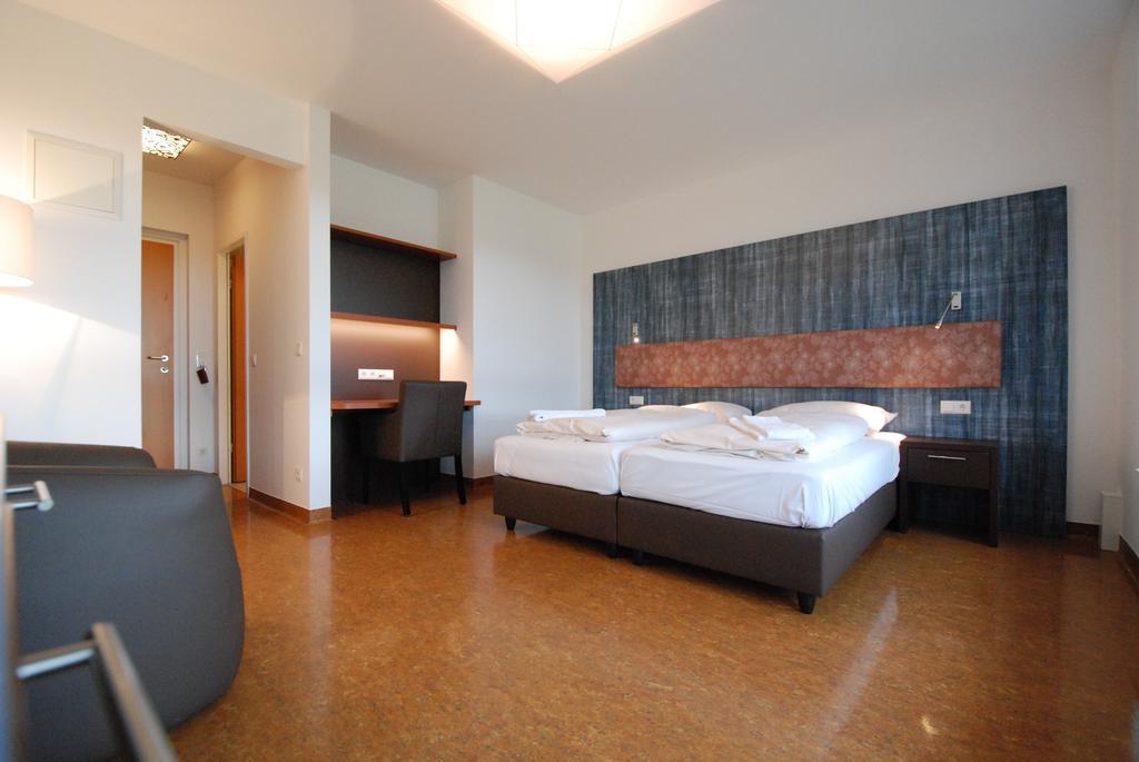 Deluxe Doppel- oder Zweibettzimmer "Adolph Kolping"