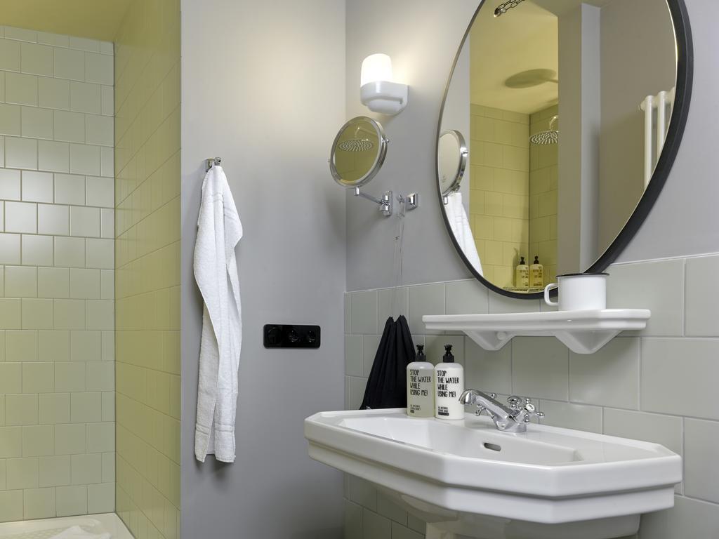 Medium Room
