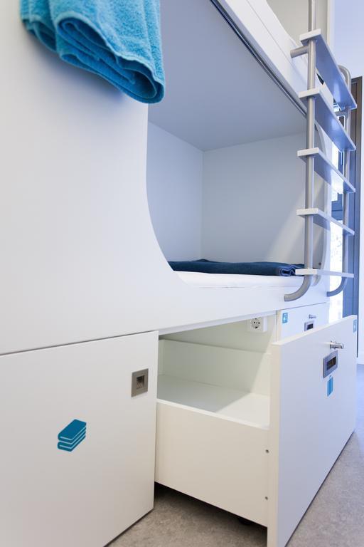 Posto Letto in Dormitorio Femminile con 8 Letti