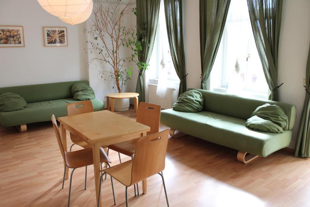Three-Bedroom Apartment High Floor