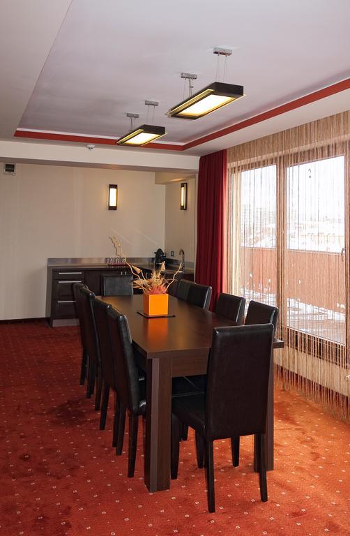One-Bedroom Apartment with Terrace,443975013:JPEG
