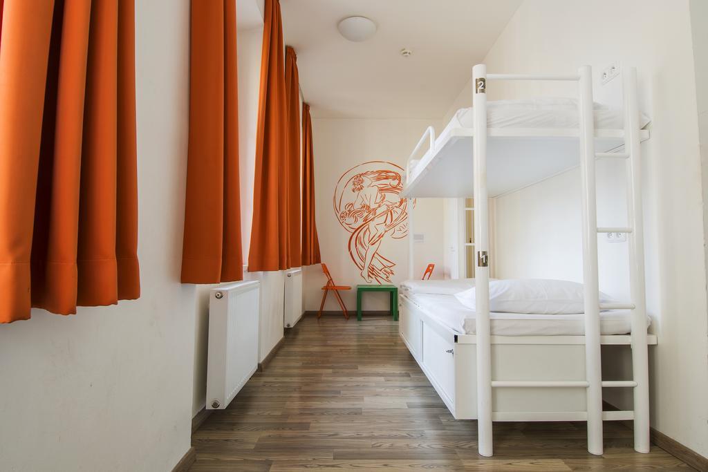Bed 7-Bed Mixed Dorm Ensuite