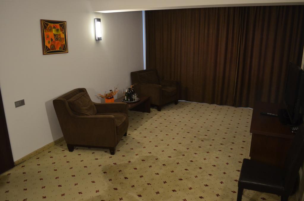 One-Bedroom Suite,450453732:JPEG