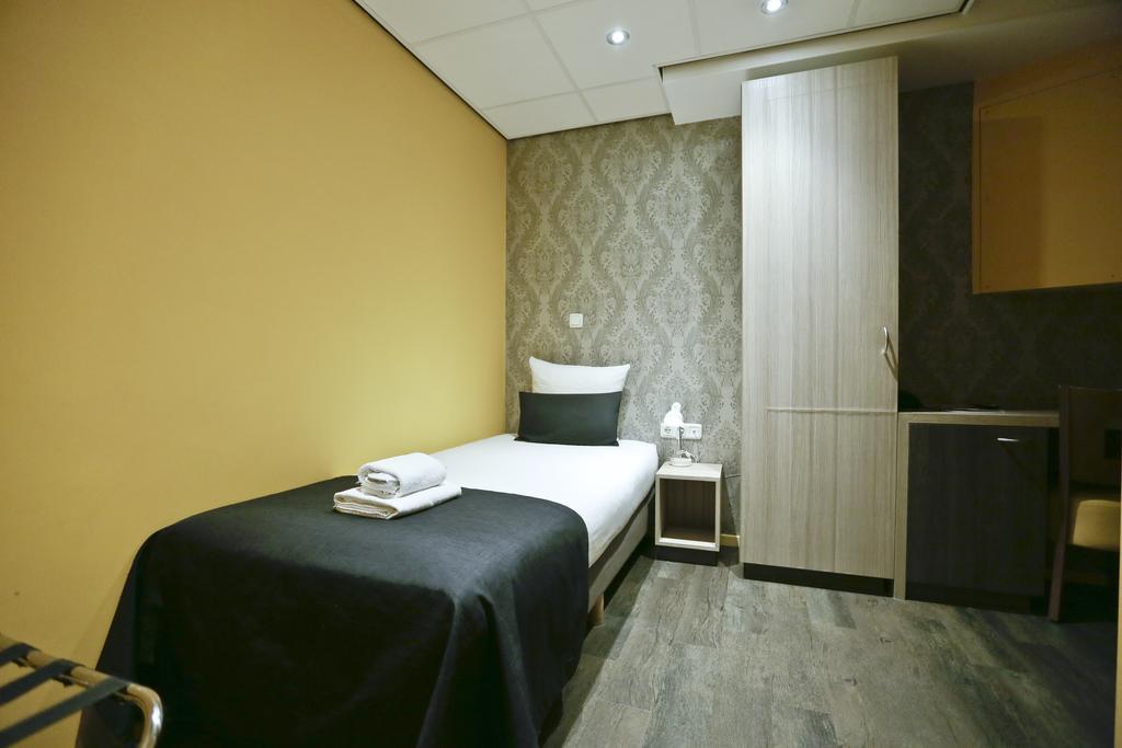 Small Single Room,688371213:JPEG