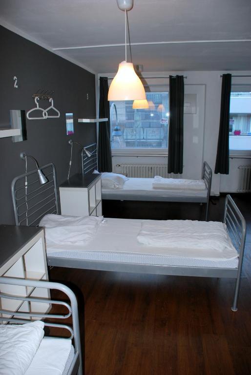Eenpersoonsbed in een Gemengde Slaapzaal met 6 Bedden en een Gedeelde Badkamer