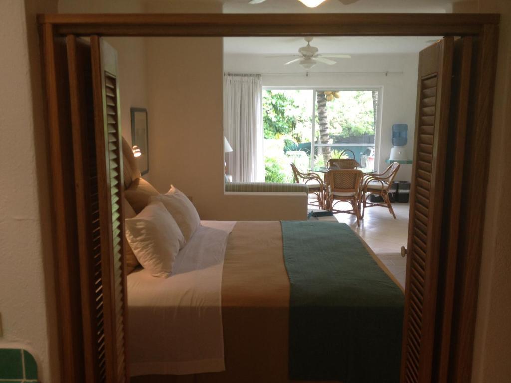 Standard Suite,52186520:JPEG