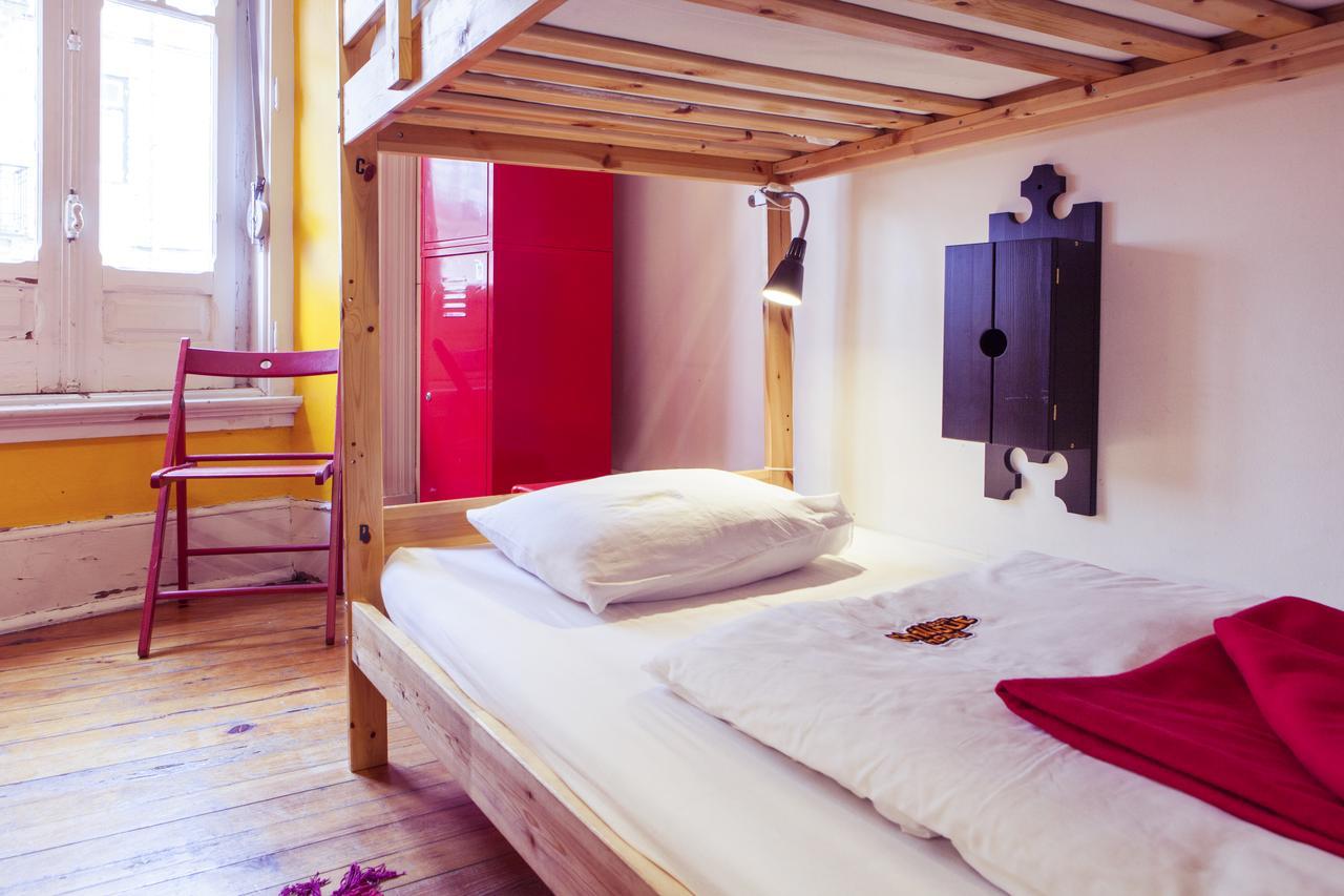 Eenpersoonsbed in een Slaapzaal met 5 Bedden