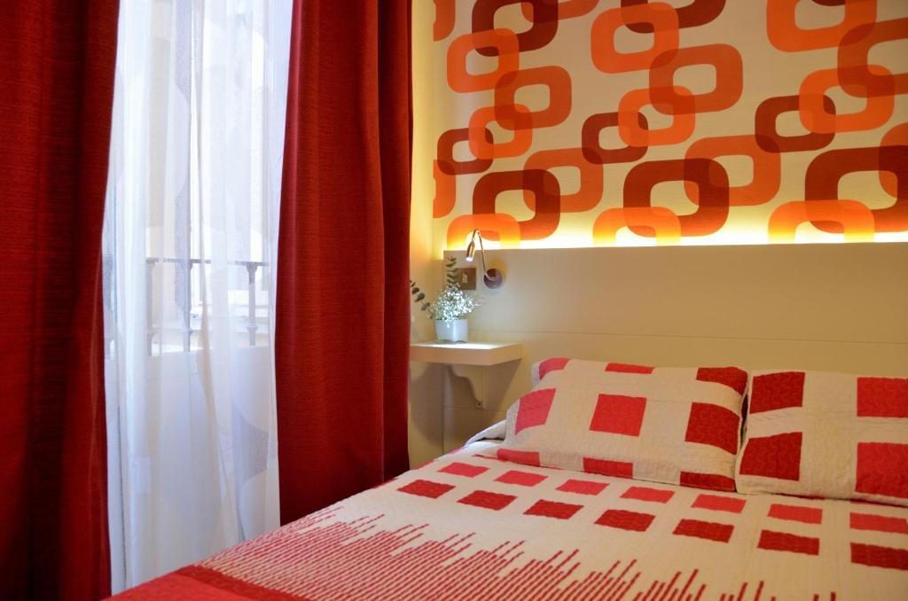 Quarto Duplo Pequeno com Casa de Banho Partilhada