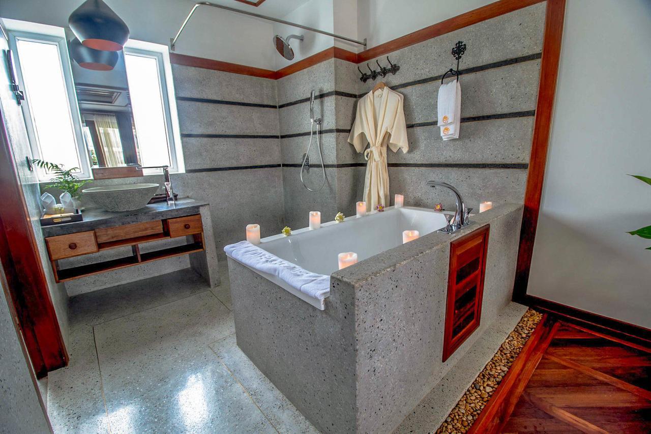 Deluxe King Room with Pool View