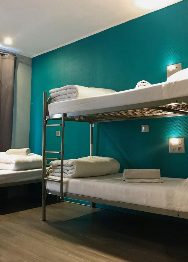 Bed Mixed Dormitory Room