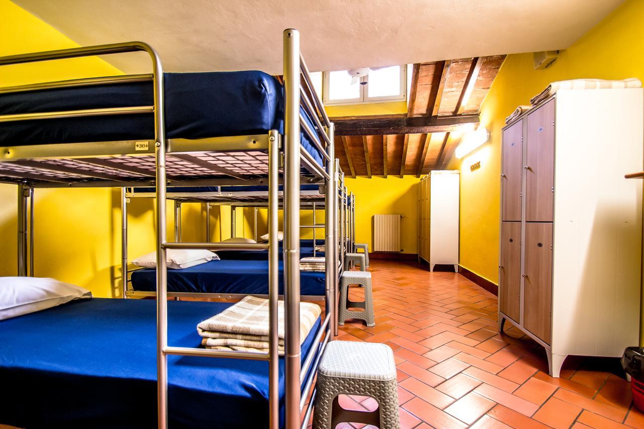 Cama Individual en habitación compartida femenina