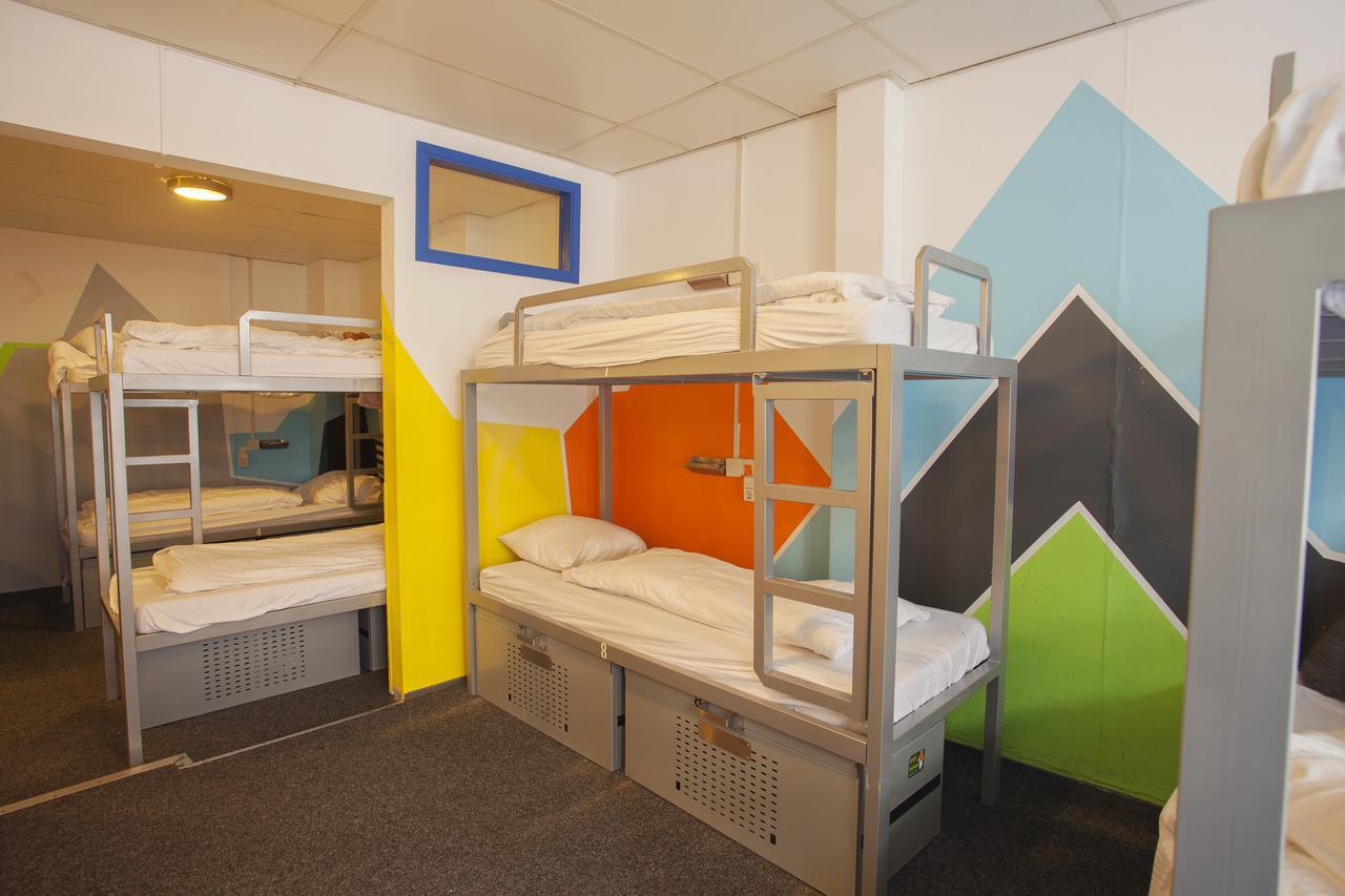 Cama en habitación compartida mixta para 14 personas