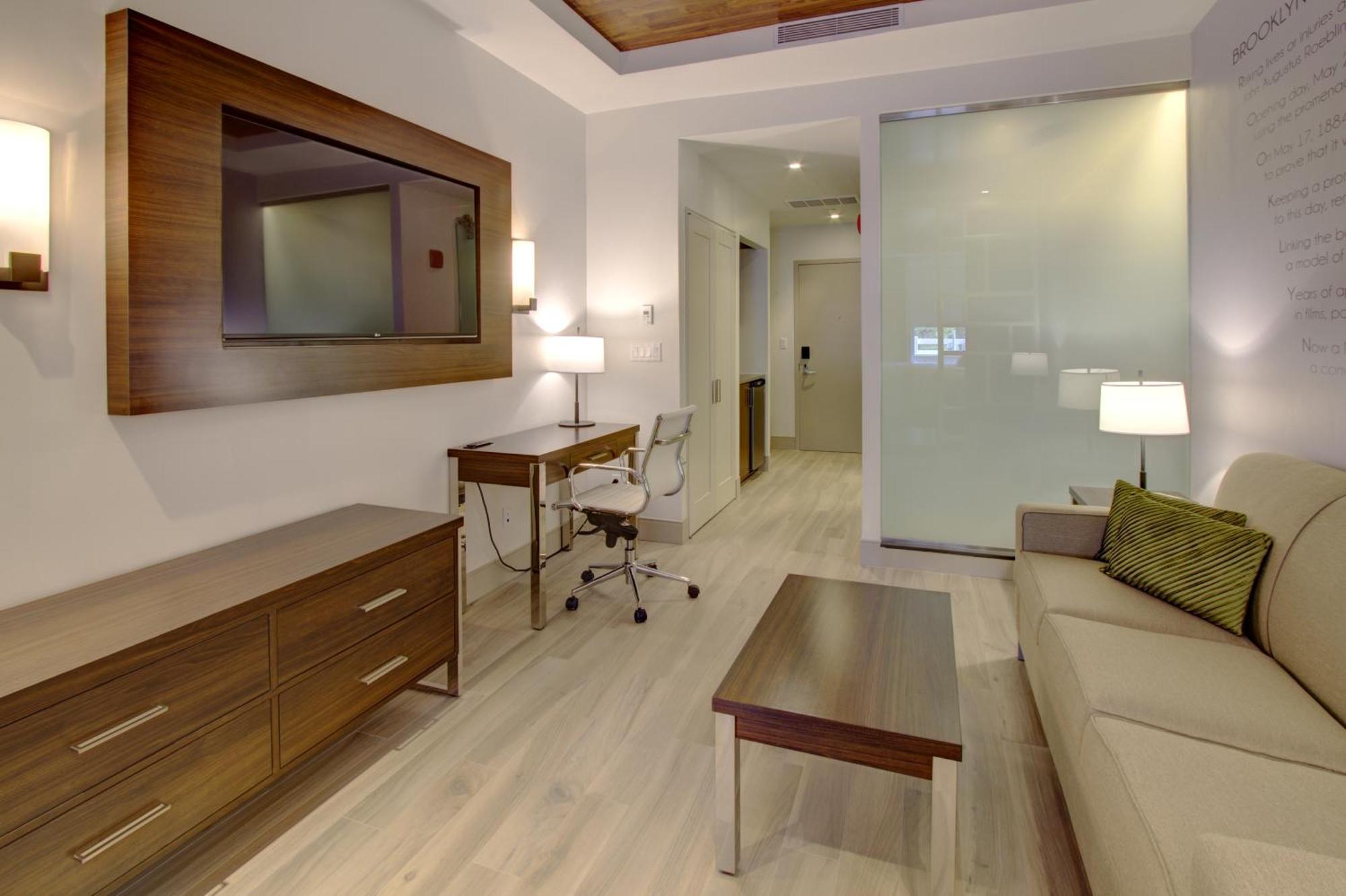 Executive Suite,553268748:JPEG