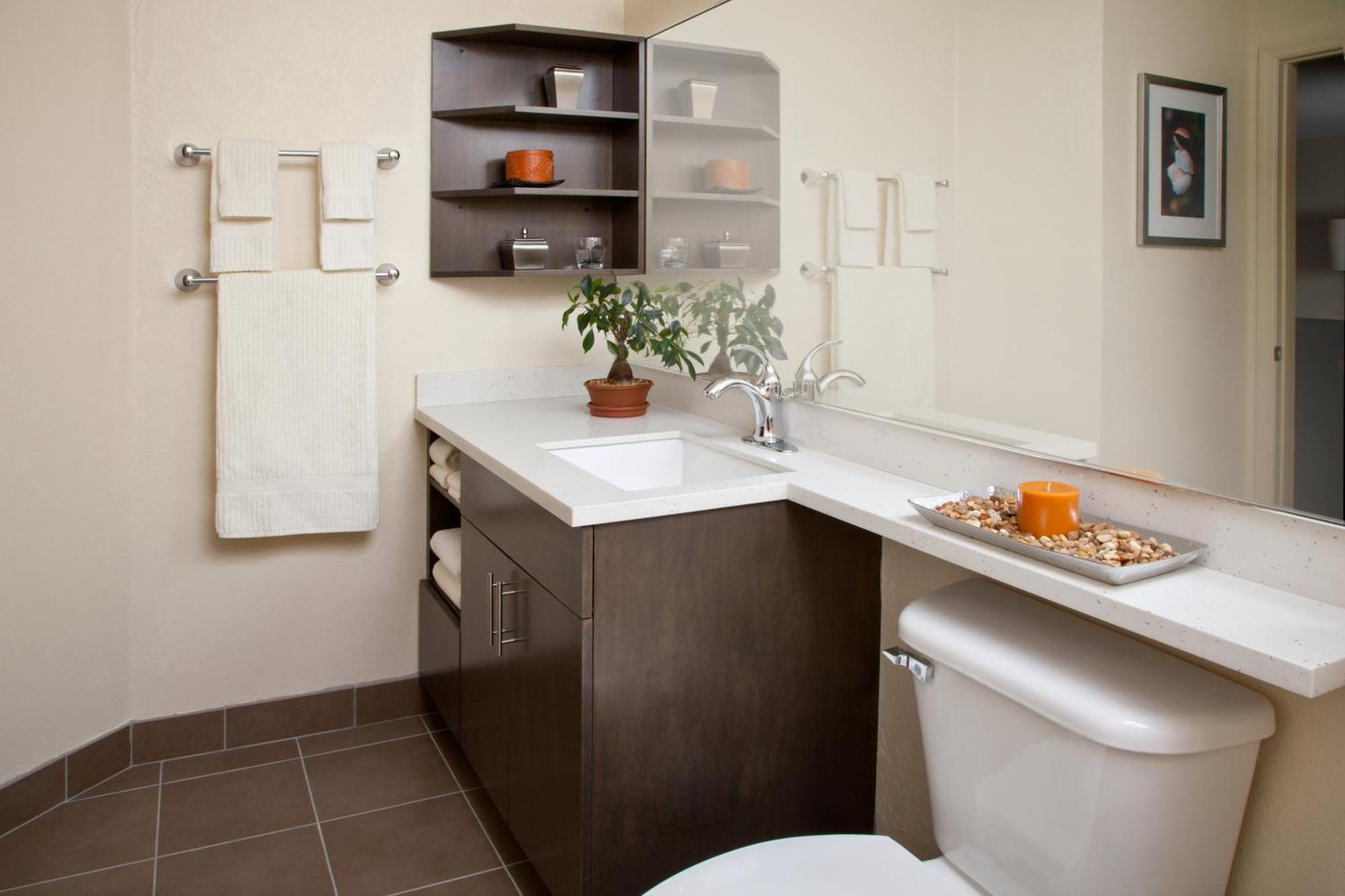 Queen Studio Suite - Communication Accessible