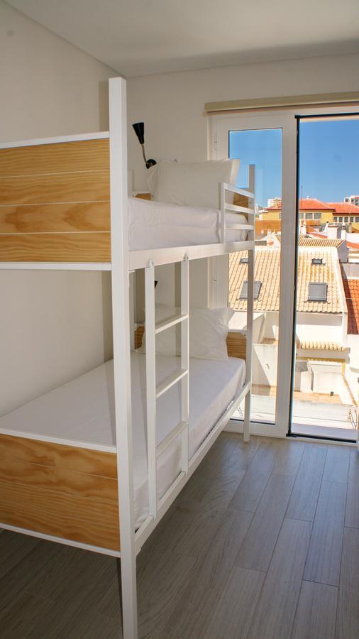 Cama em Dormitório Feminino com 6 Camas