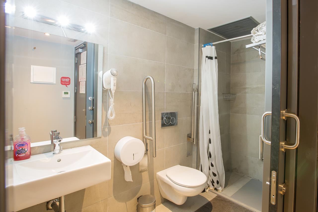 Quadruple Room with Bathroom,631148067:JPEG