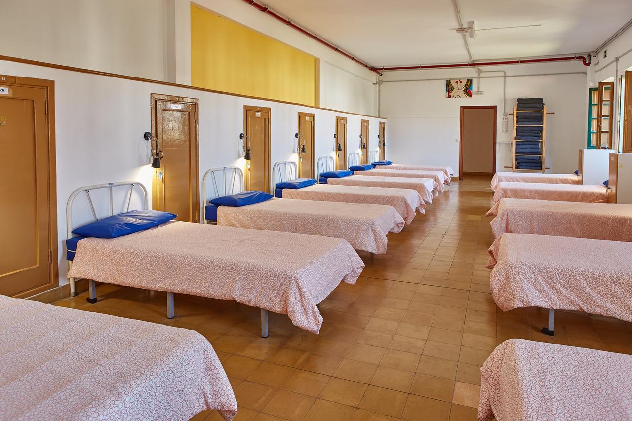Single Bed Mixed Dormitory Room