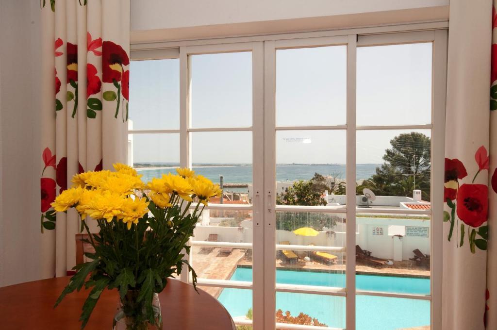 One-Bedroom Apartment with Sea View