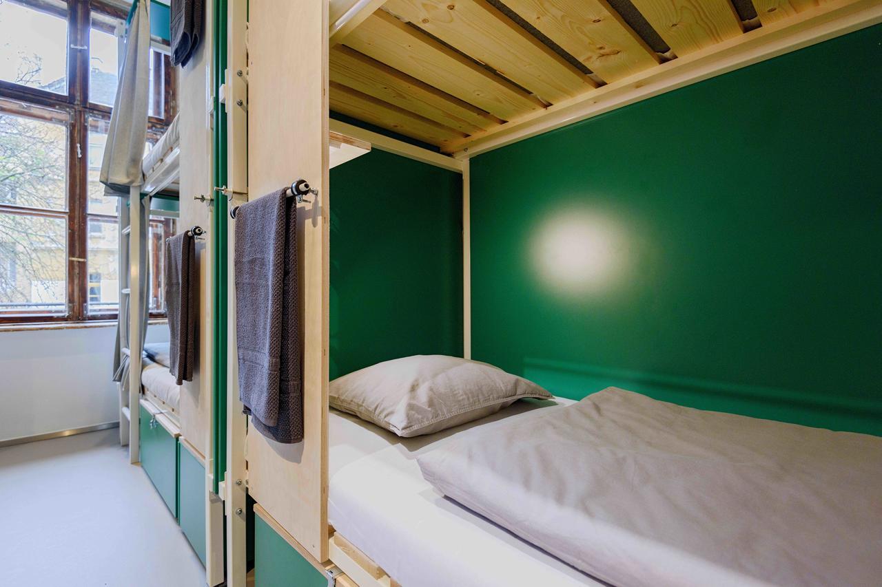 Bed in een Gemengde Slaapzaal met 4 Bedden en Eigen Badkamer