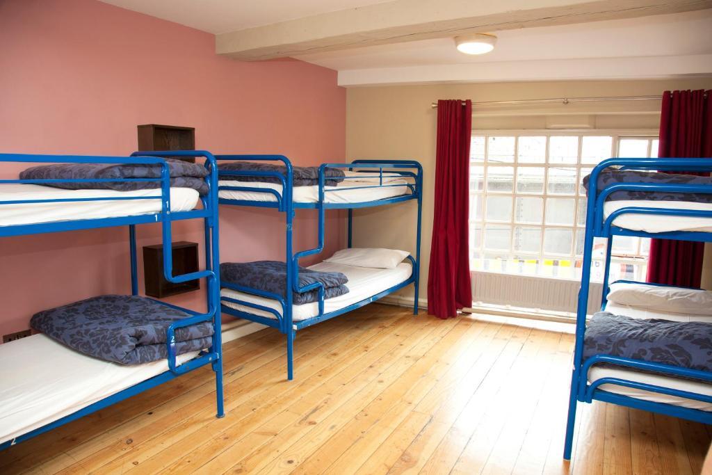 1 Stapelbed in een Slaapzaal met 6 bedden