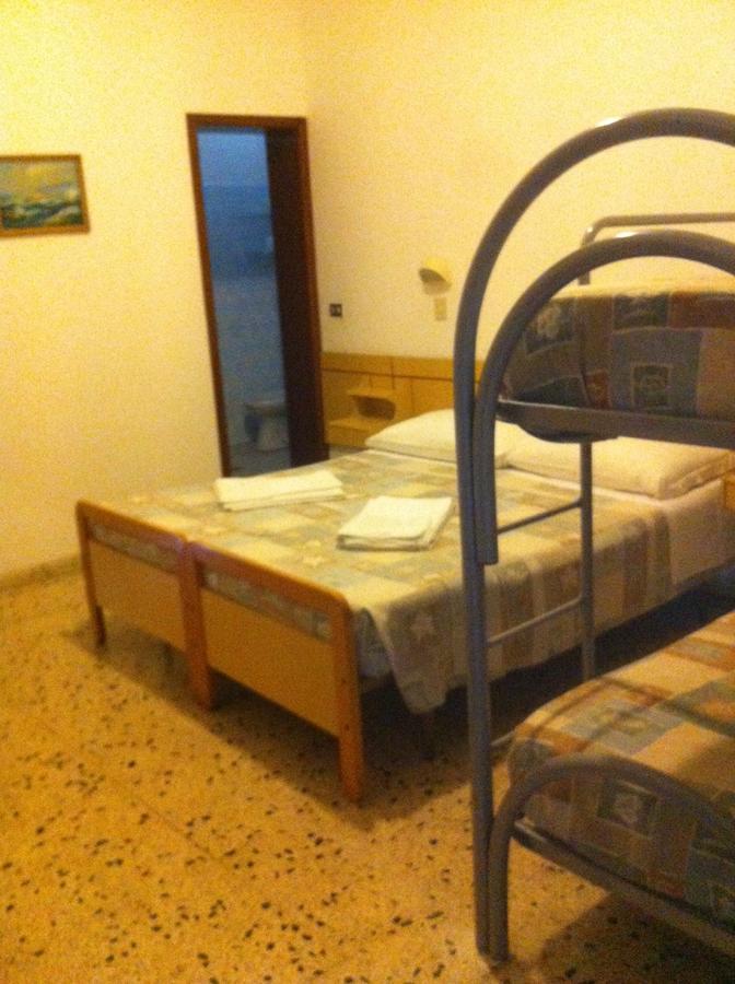 Standard Quadruple Room,640360338:JPEG