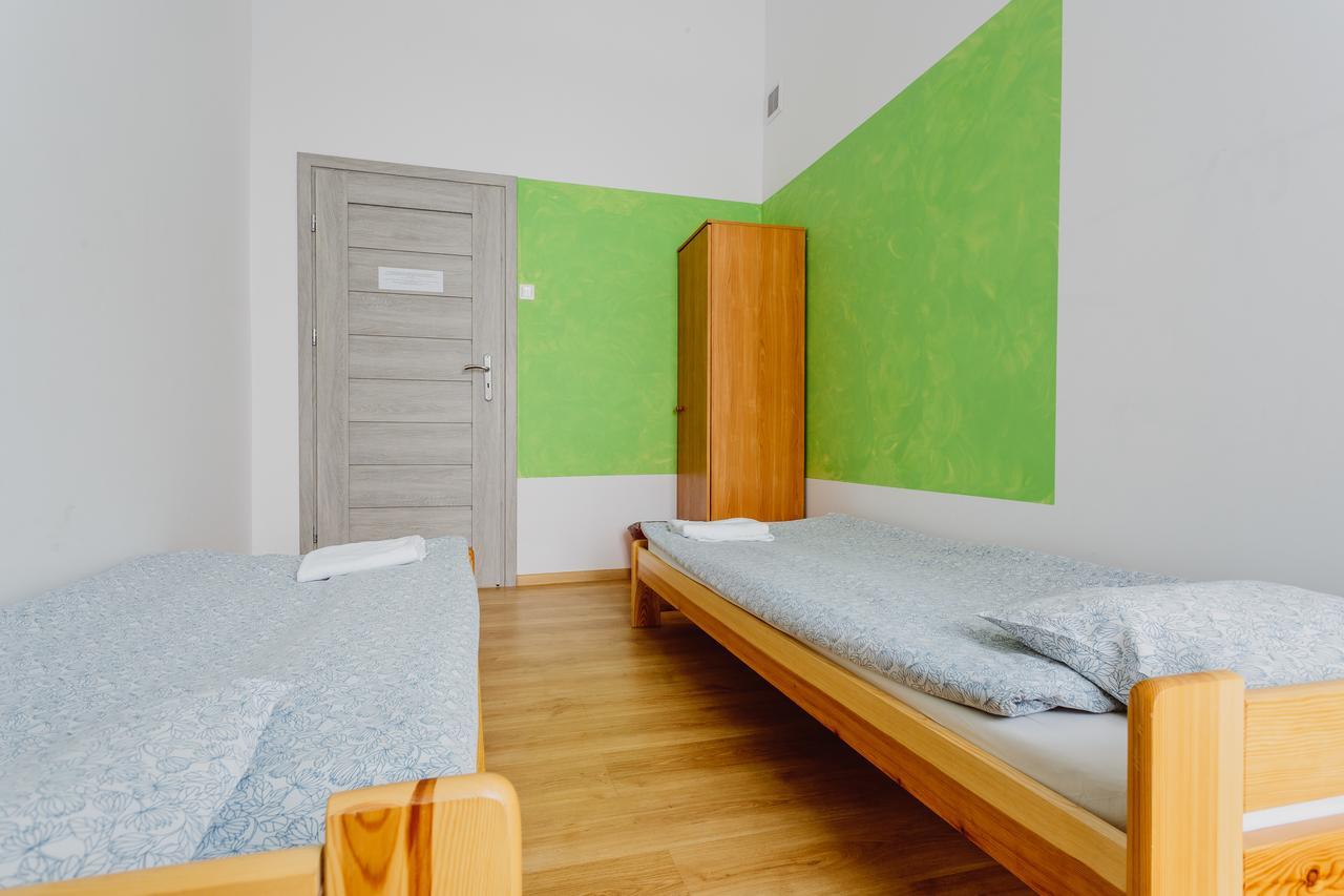 Chambre Lits Jumeaux avec Salle de Bains Commune