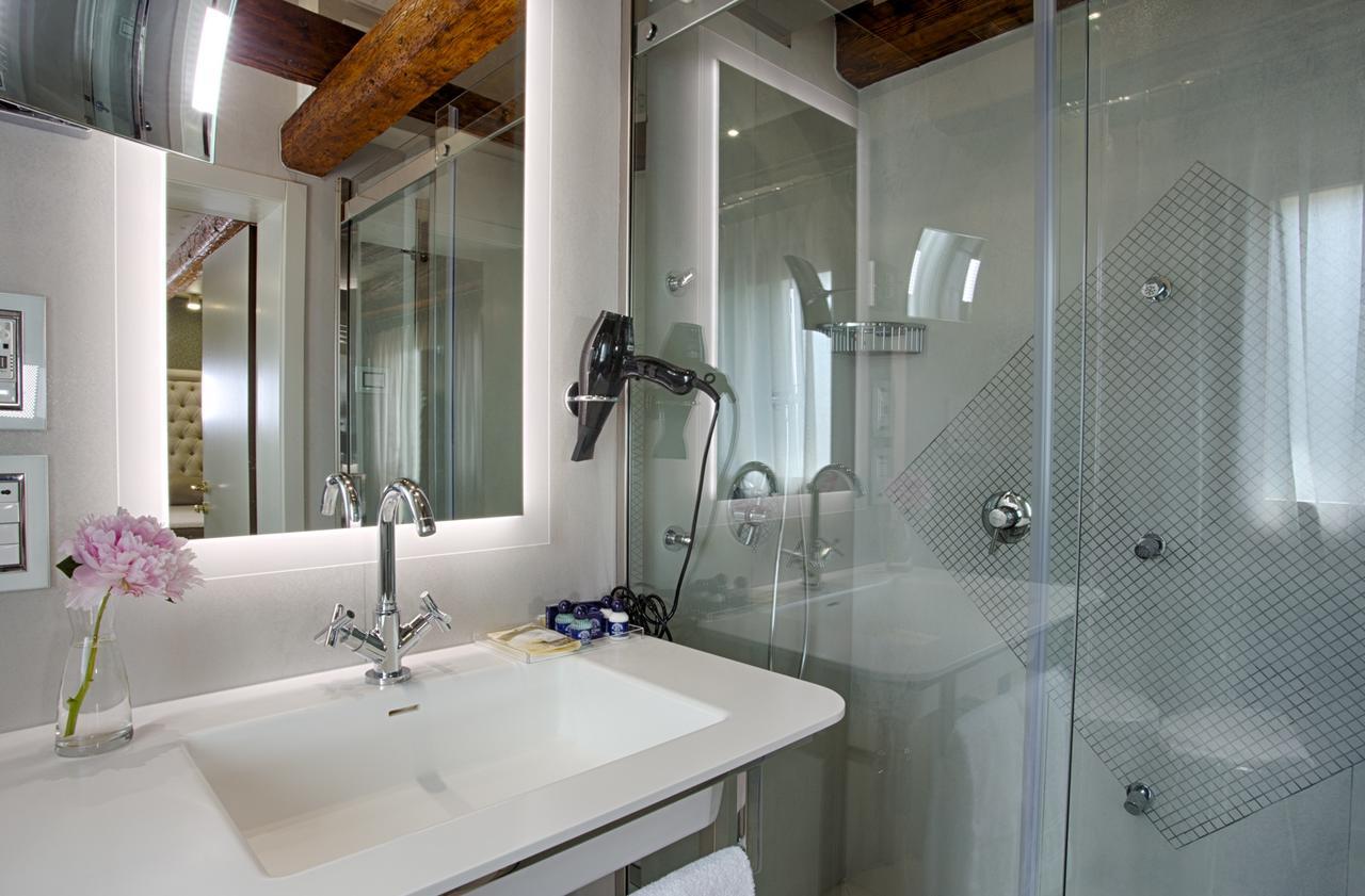 Deluxe Double or Twin Room Canal View