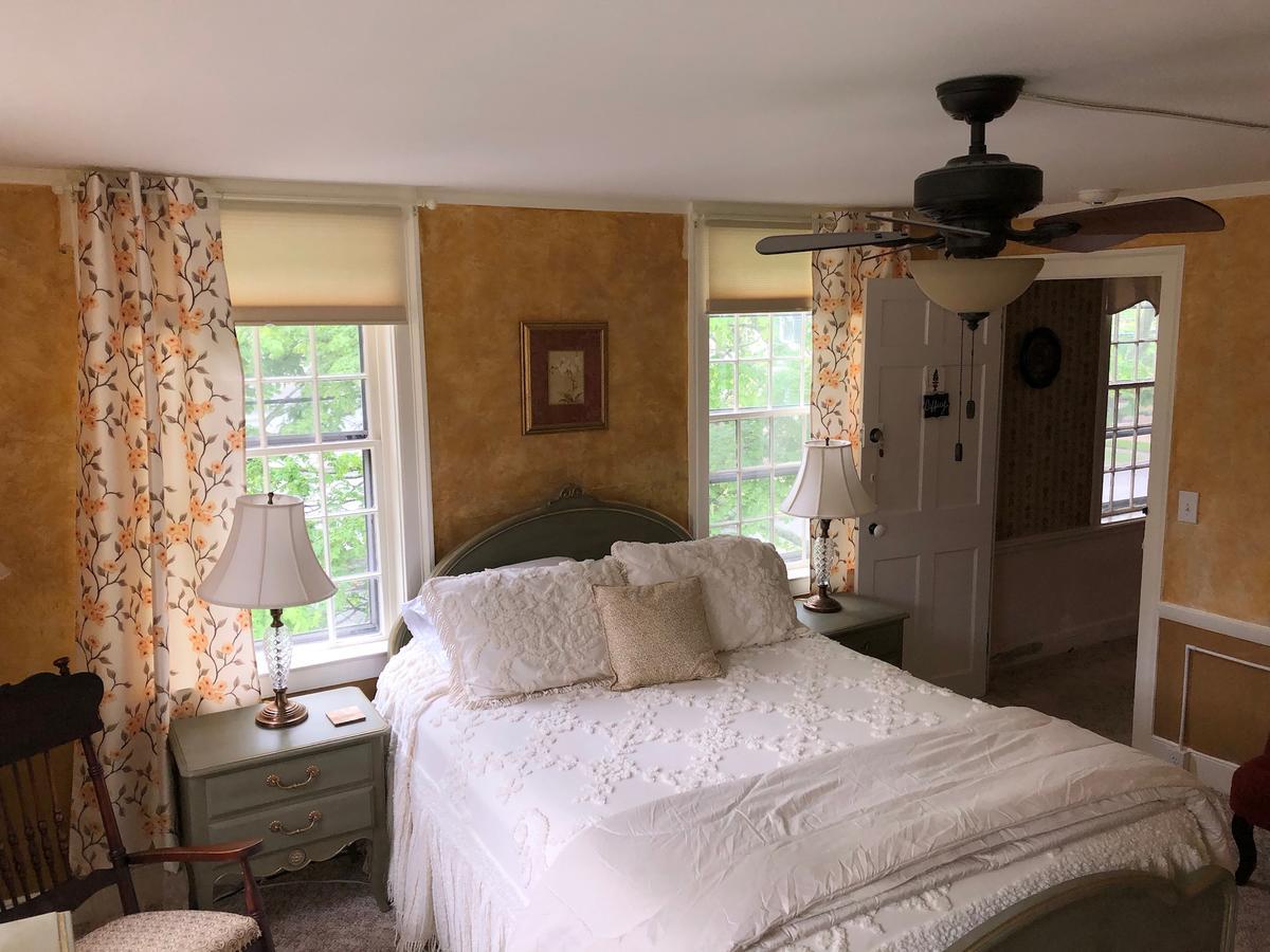 Queen Room,1592889773:JPEG