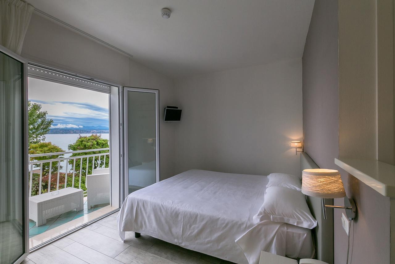 Superior Double Room Balcony Facing Lake