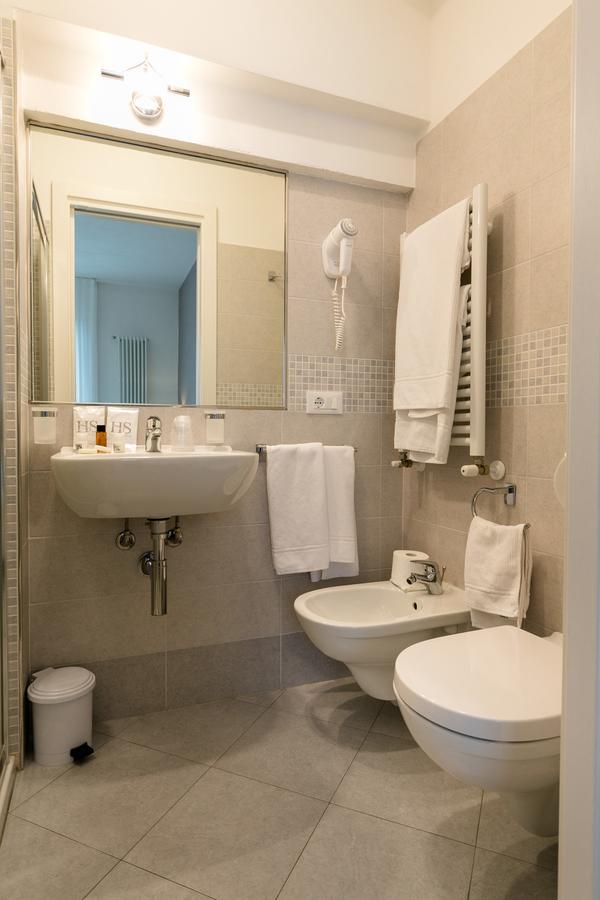 Superior Double Room Balcony Facing Lake