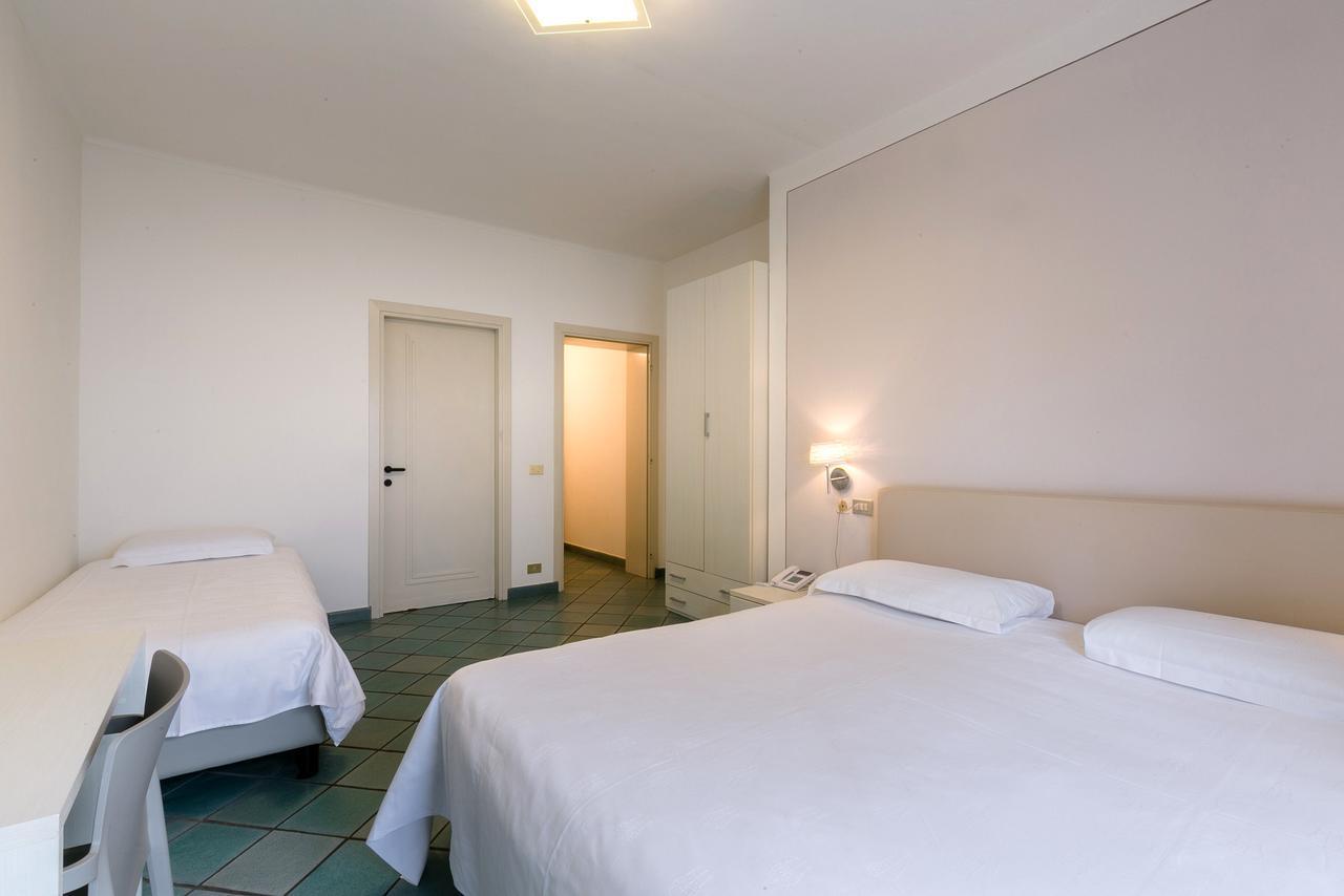 Superior Triple Room Balcony Lake View