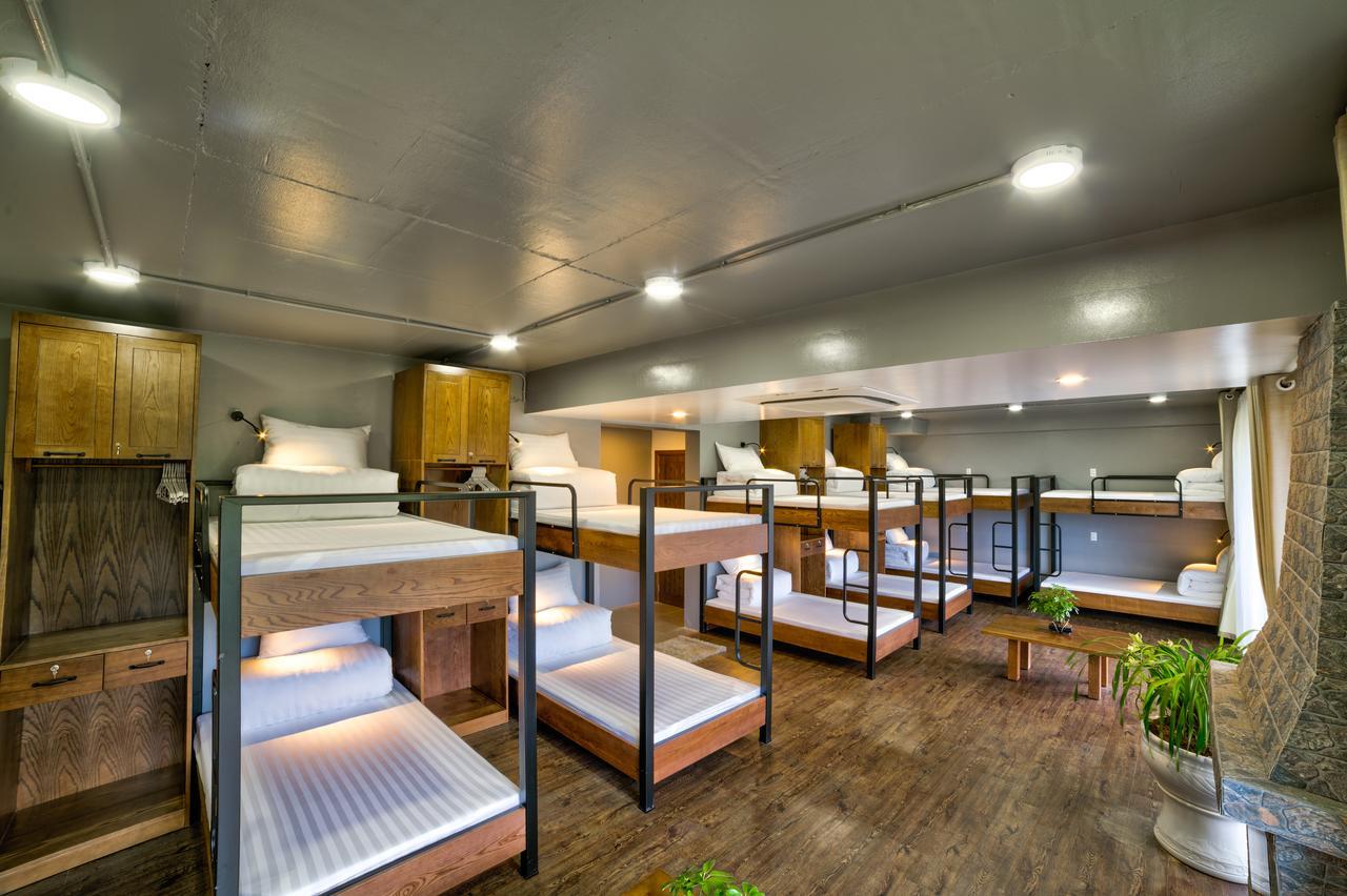 Etagenbett im gemischten Schlafsaal