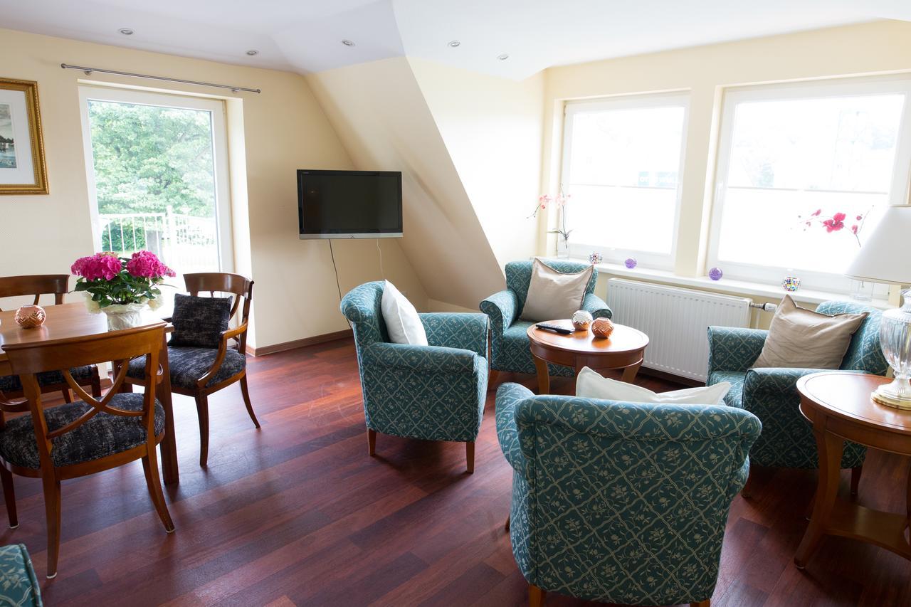 Three-Bedroom Apartment,666440304:JPEG