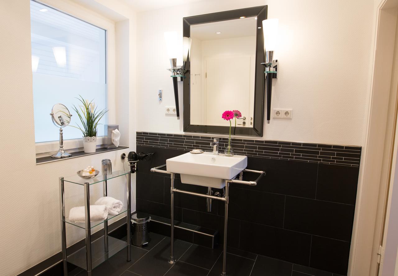 One-Bedroom Apartment,666441150:JPEG