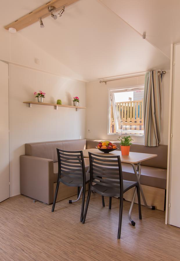 Deluxe Bungalow,670032858:JPEG