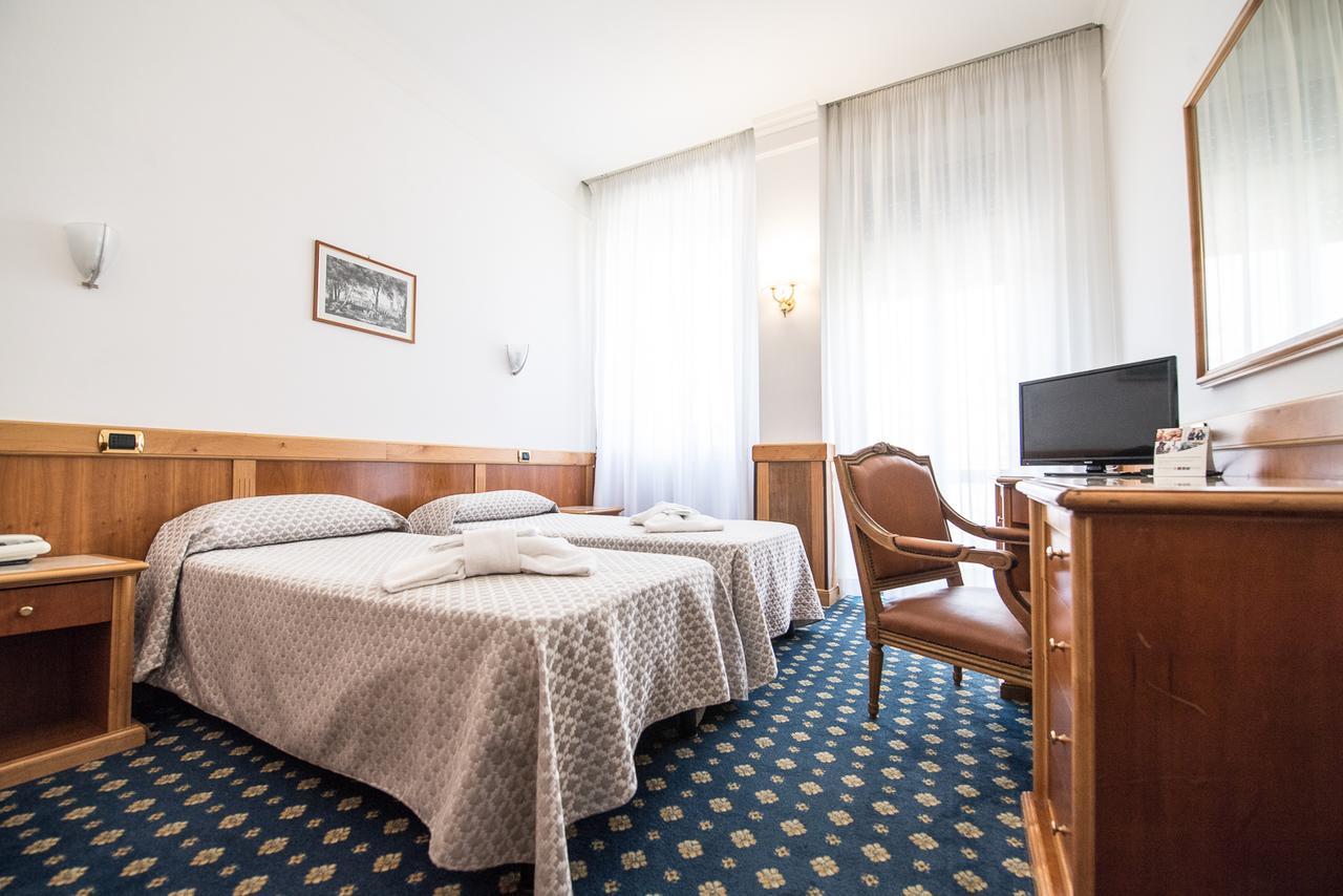 Single Suite with Two Single Beds and Living room,1433538100:JPEG