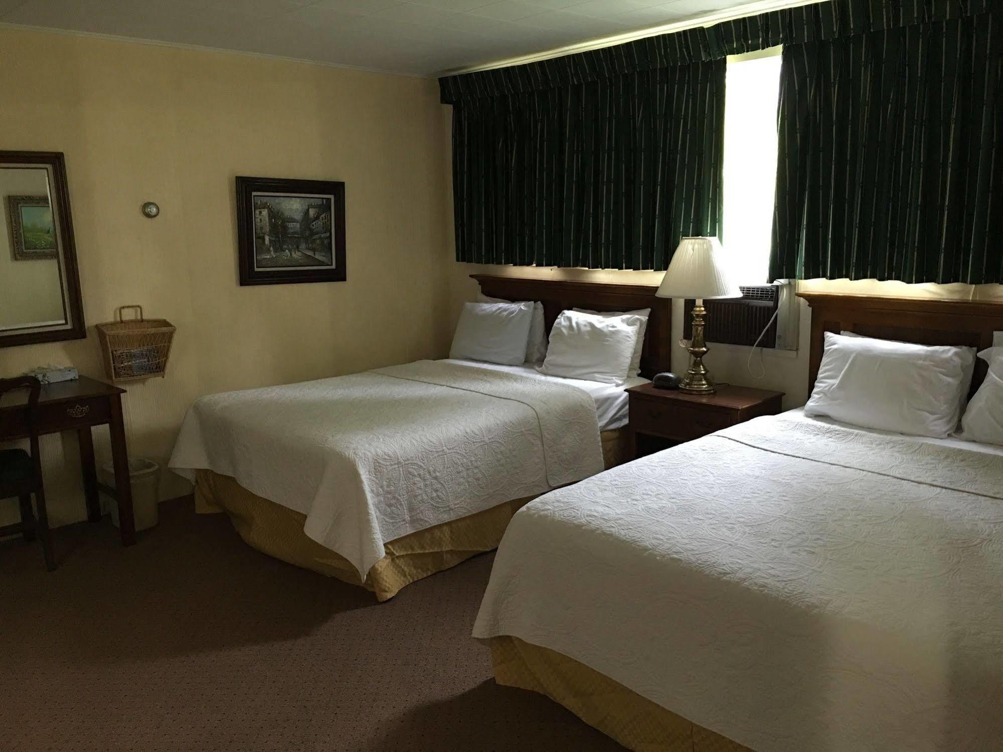 Standard Queen Room with Two Queen Beds