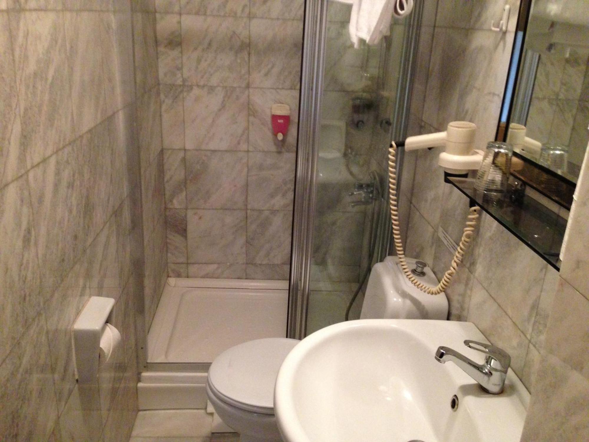 Single Room,641415129:JPEG