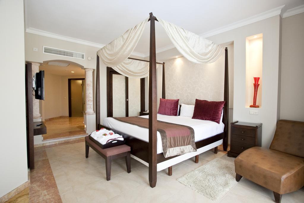 Elegance Club Suite met 1 Slaapkamer en Bubbelbad (Alleen voor Volwassenen,18+) - Gratis WiFi