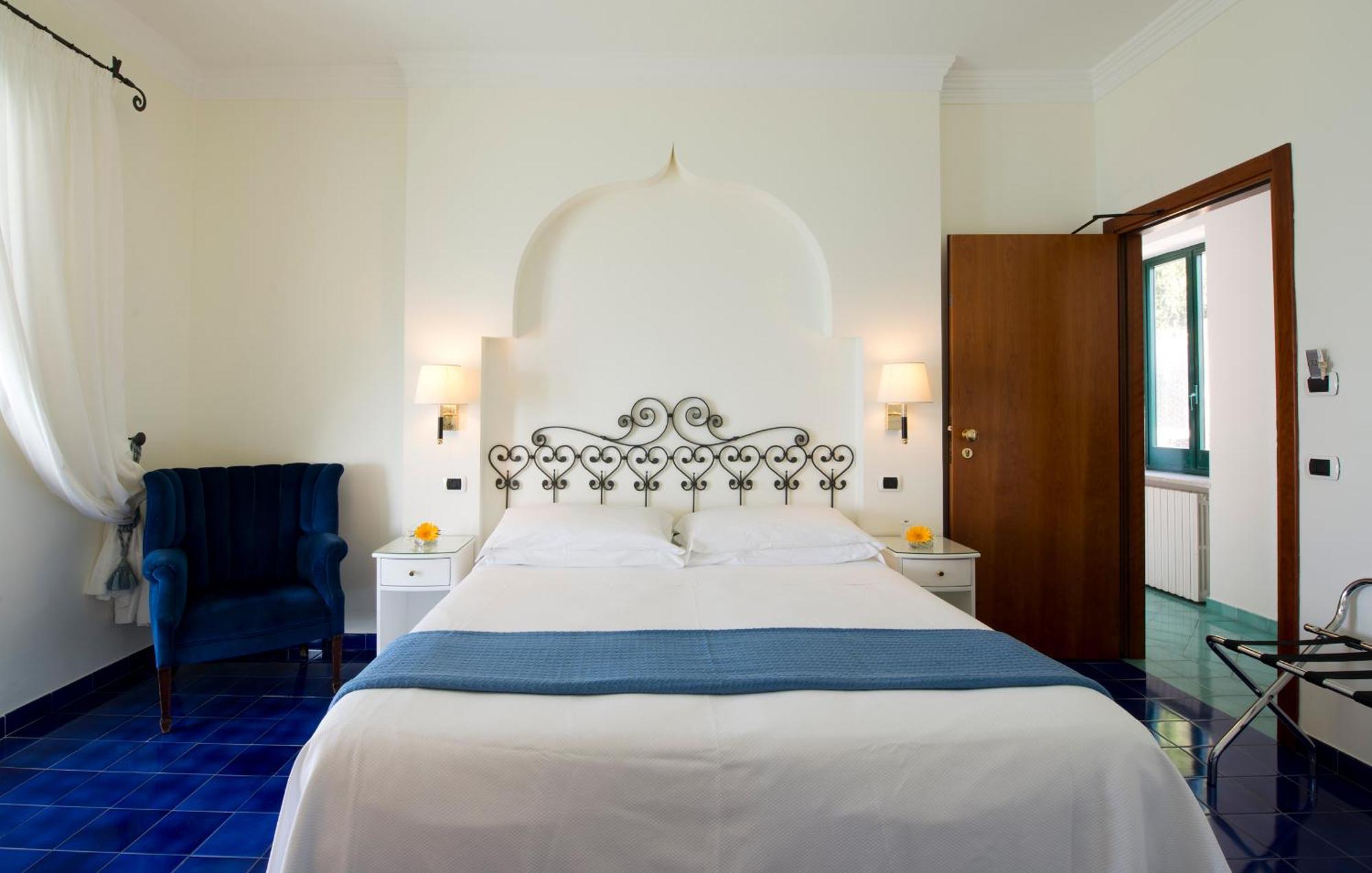 Deluxe Double or Twin Room with Spa Bath,1594670212:JPEG