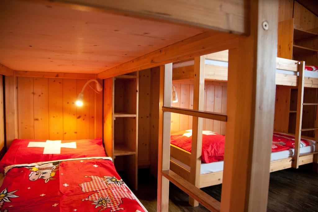Eenpersoonsbed in Vrouwenslaapzaal