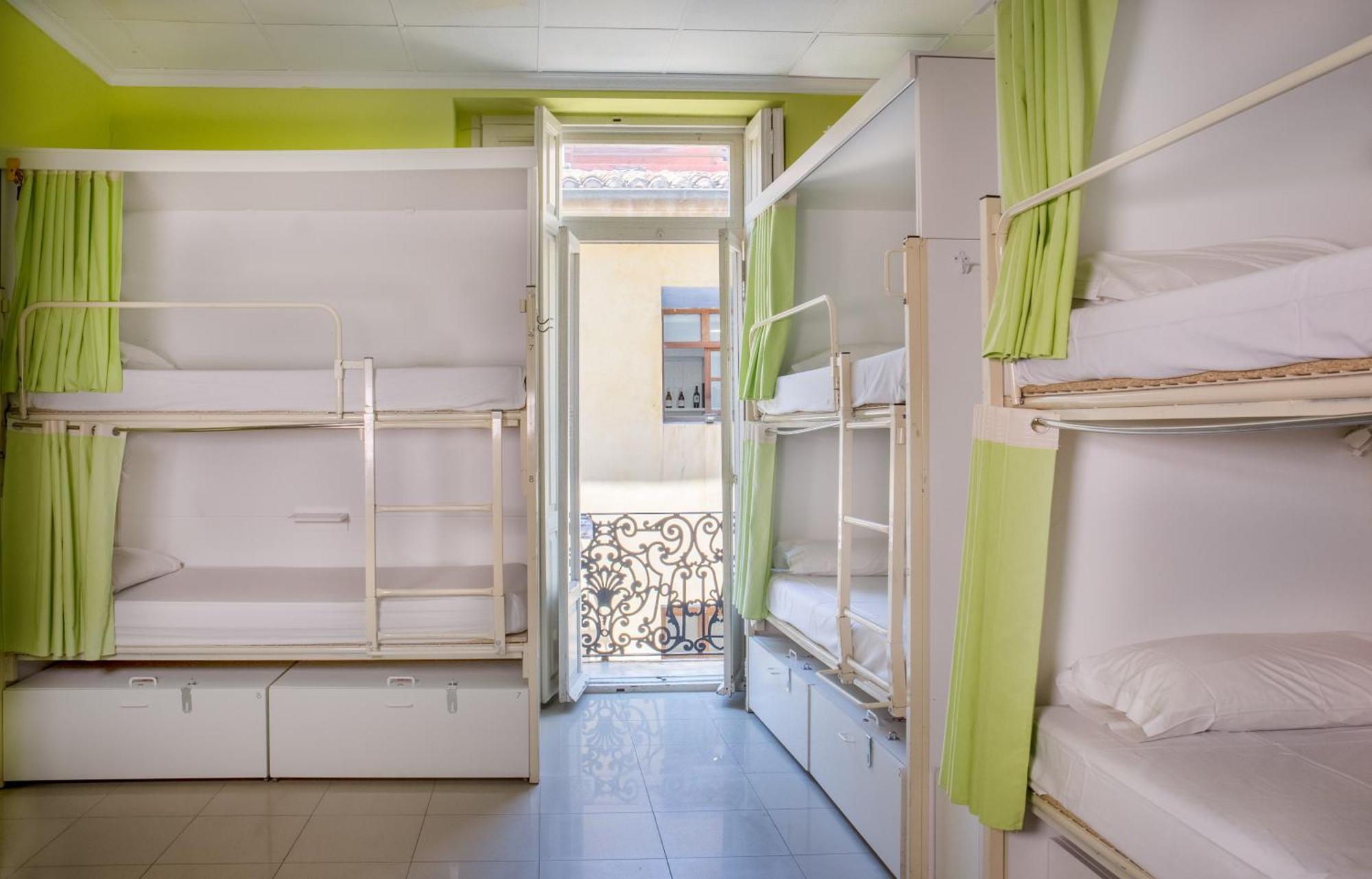 Bed in 8-Bed Mixed Dormitory Room,688455243:JPEG