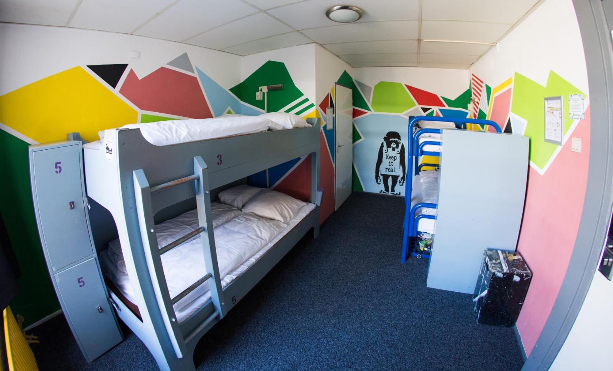 Cama doble en habitación compartida mixta para 14 personas