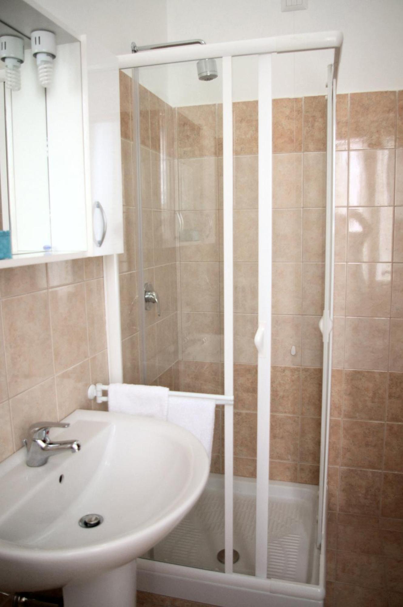 Triple Room,1239482830:JPEG